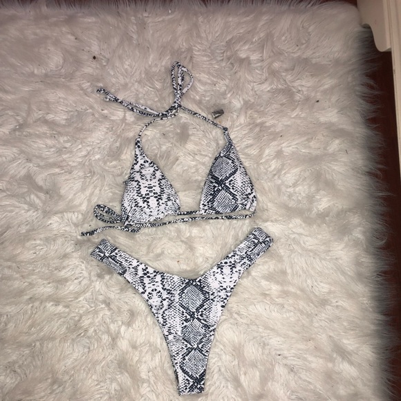 Bikini - Picture 3 of 5